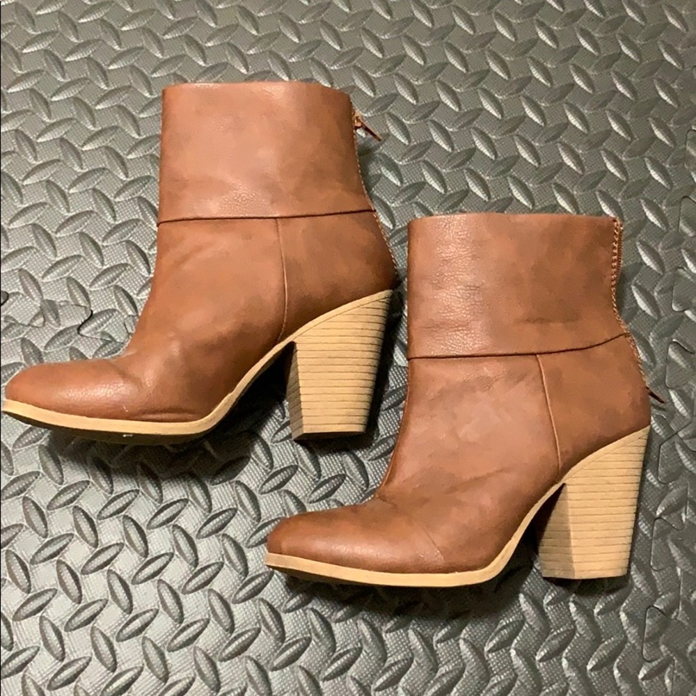 Chestnut booties